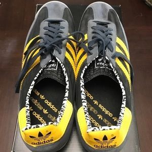 Adidas Originals Women’s Size 10 Like New